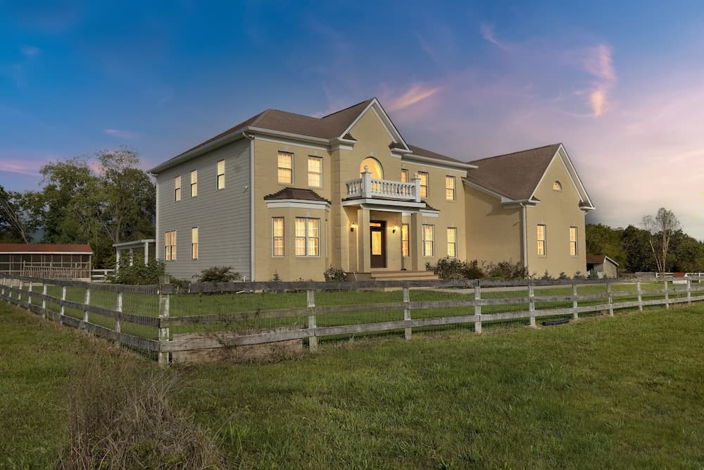 Bull Run Estate: Luxury Retreat W/ Scenic Views 6 Bedroom Home by RedAwning