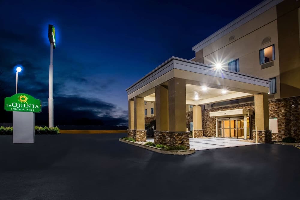 La Quinta Inn & Suites by Wyndham Pontoon Beach
