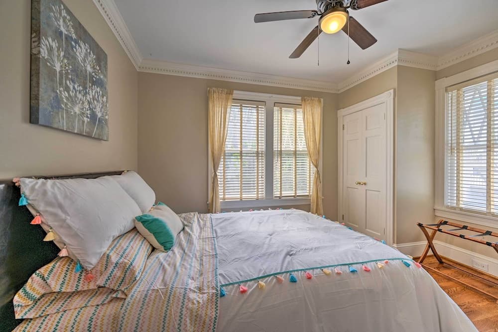 Bright Greensboro Escape ~ 1 Mi to Downtown