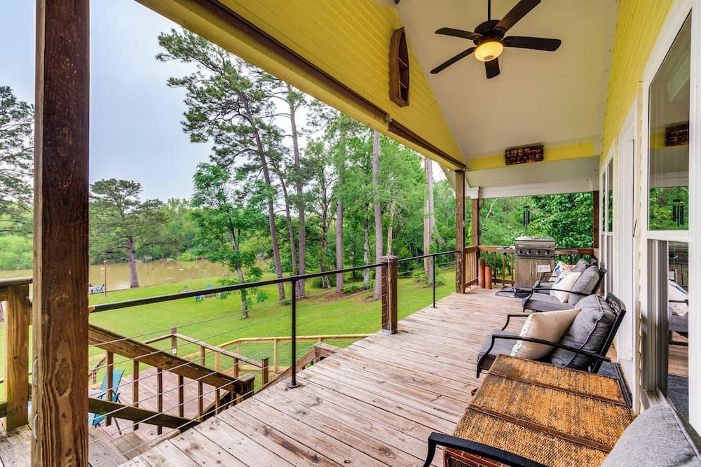 Views, Sunsets & Wildlife: Waterfront Gem in Texas