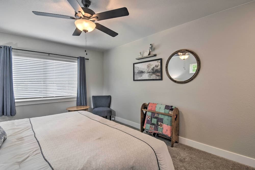 < 1 Mi to Downtown: Gorgeous Loveland Townhome!