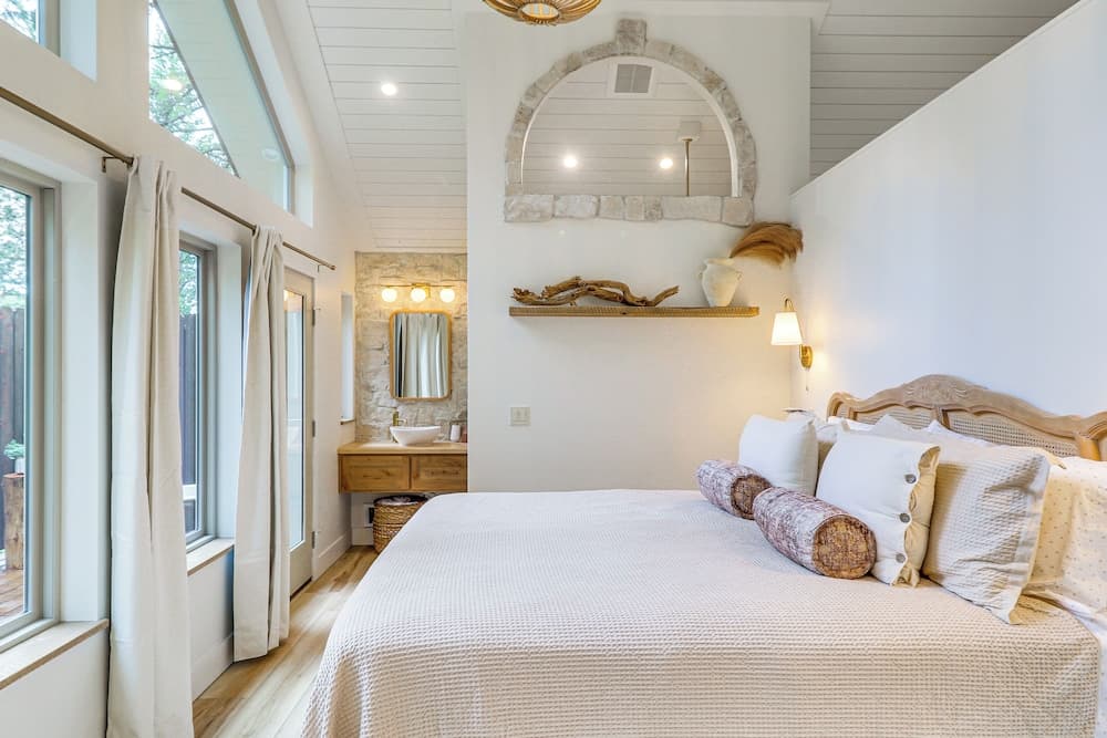 Dreamy Montana Cabin: Short Drive to Flathead Lake