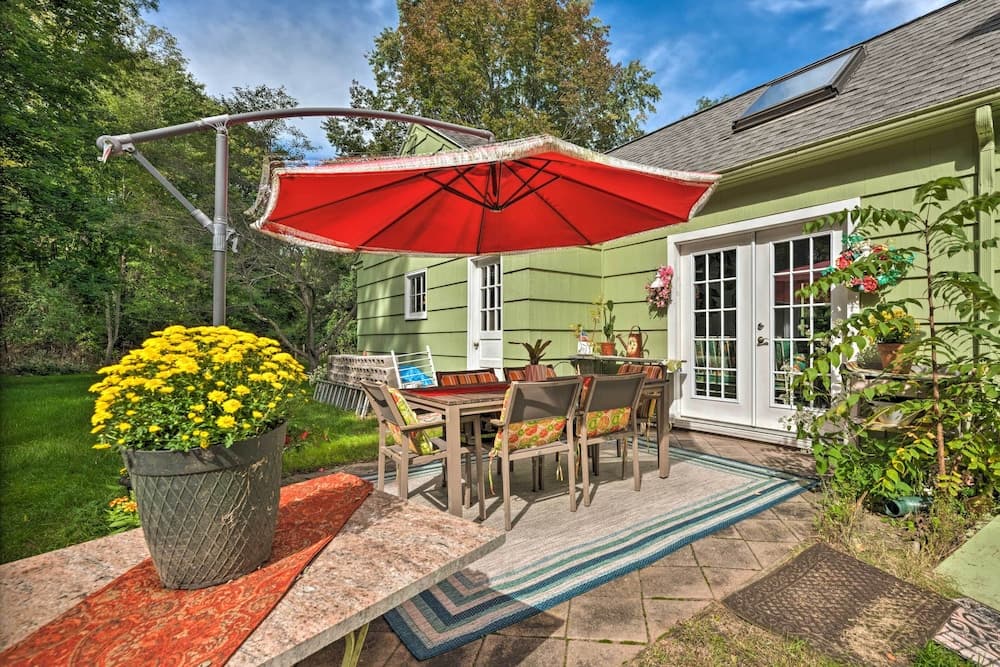 Pittsford Trolley Home - Near Erie Canal!