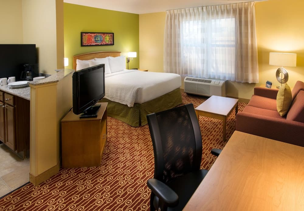 Sonesta Simply Suites Detroit Novi
