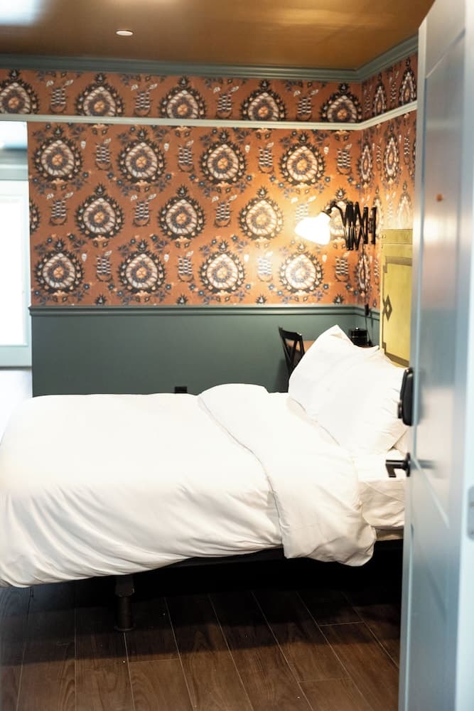 The Gas Lamp Hotel