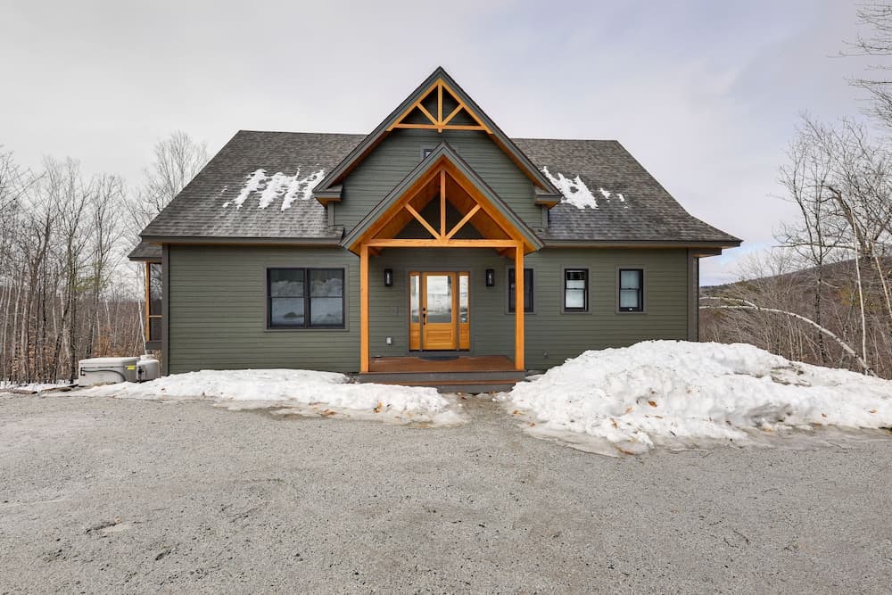 Mountain-view Home in Stoneham w/ Hot Yoga Studio!