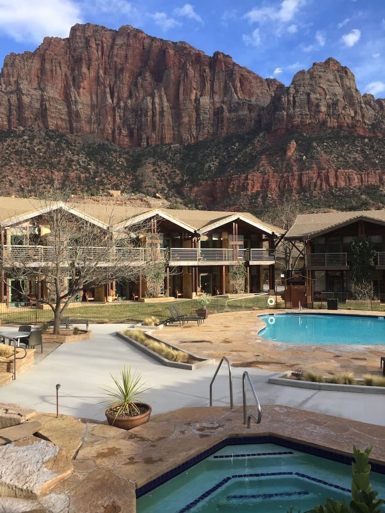 Desert Pearl Inn