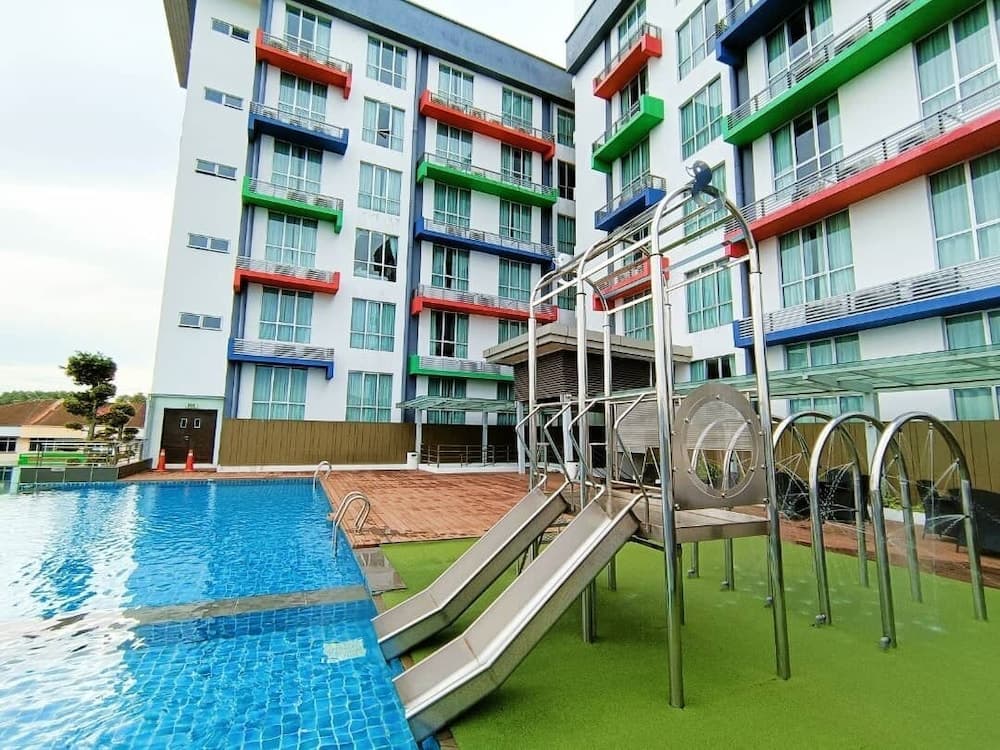 V8 Hotel