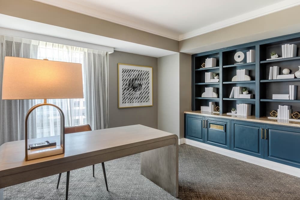 Omni Los Angeles Hotel at California Plaza