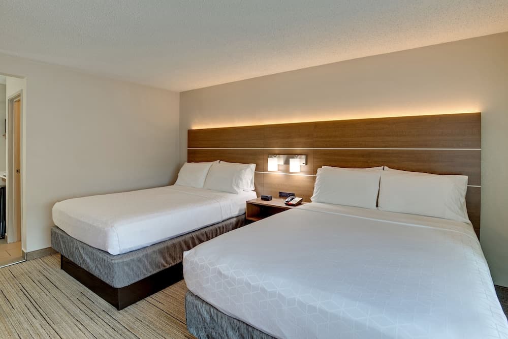 Holiday Inn Express W-I40/Whitebridge Road by IHG