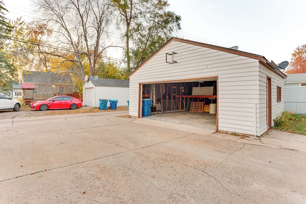 7 Mi to Downtown Minneapolis: Home w/ Fire Pit!