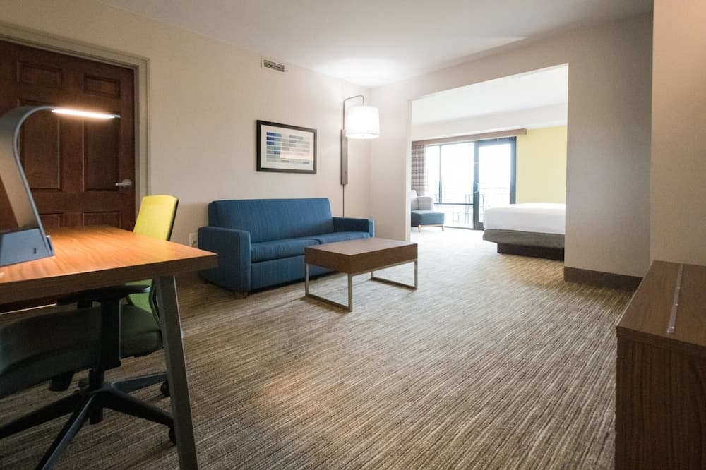 Holiday Inn Express & Suites Lexington NW-The Vineyard by IHG