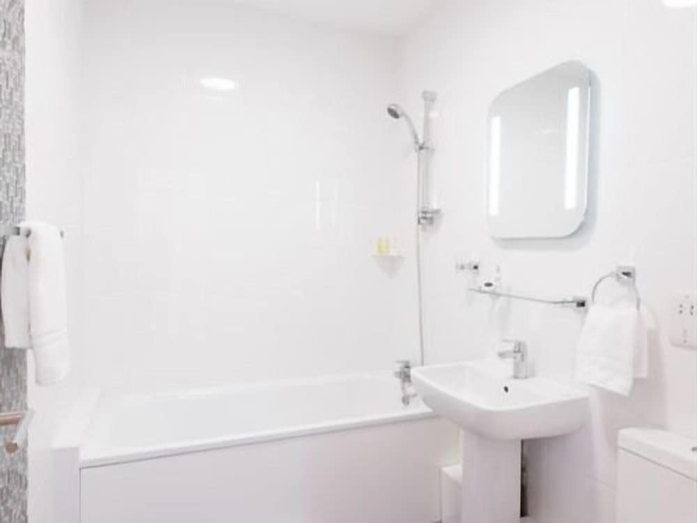 Signature Hotel London