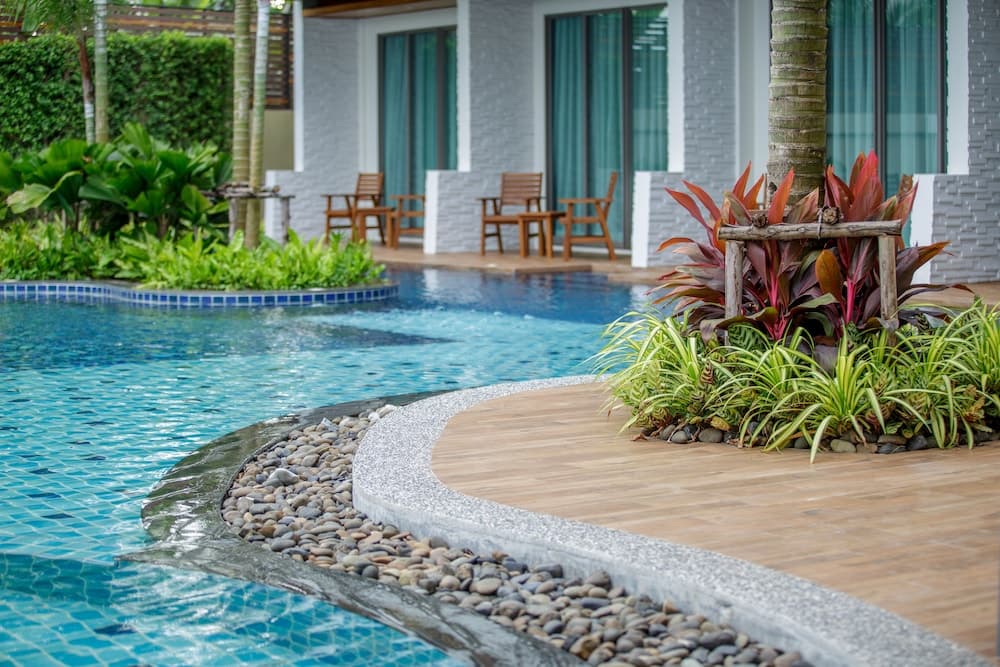 Aqua Resort Phuket - Near Beach and Chalong Pier