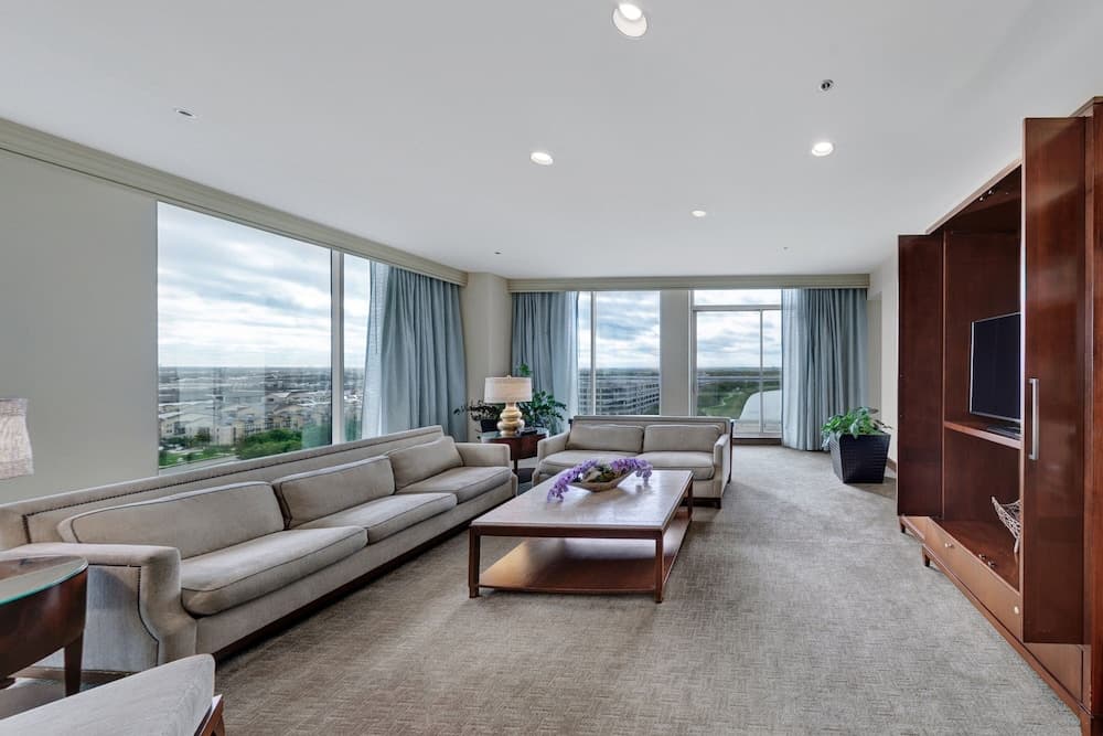 Renaissance Dallas North Hotel