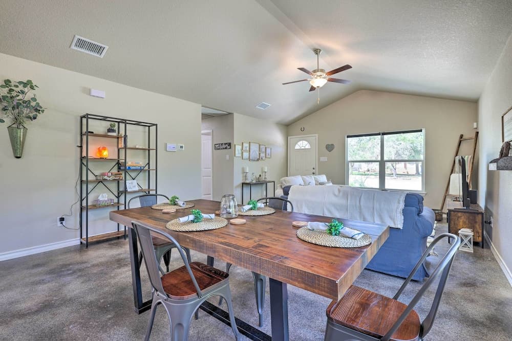 Canyon Lake Home ~ 1 Mi to Golfing & Swimming