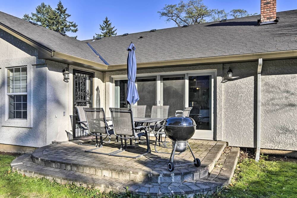 Milwaukie Vacation Rental w/ Backyard, Office