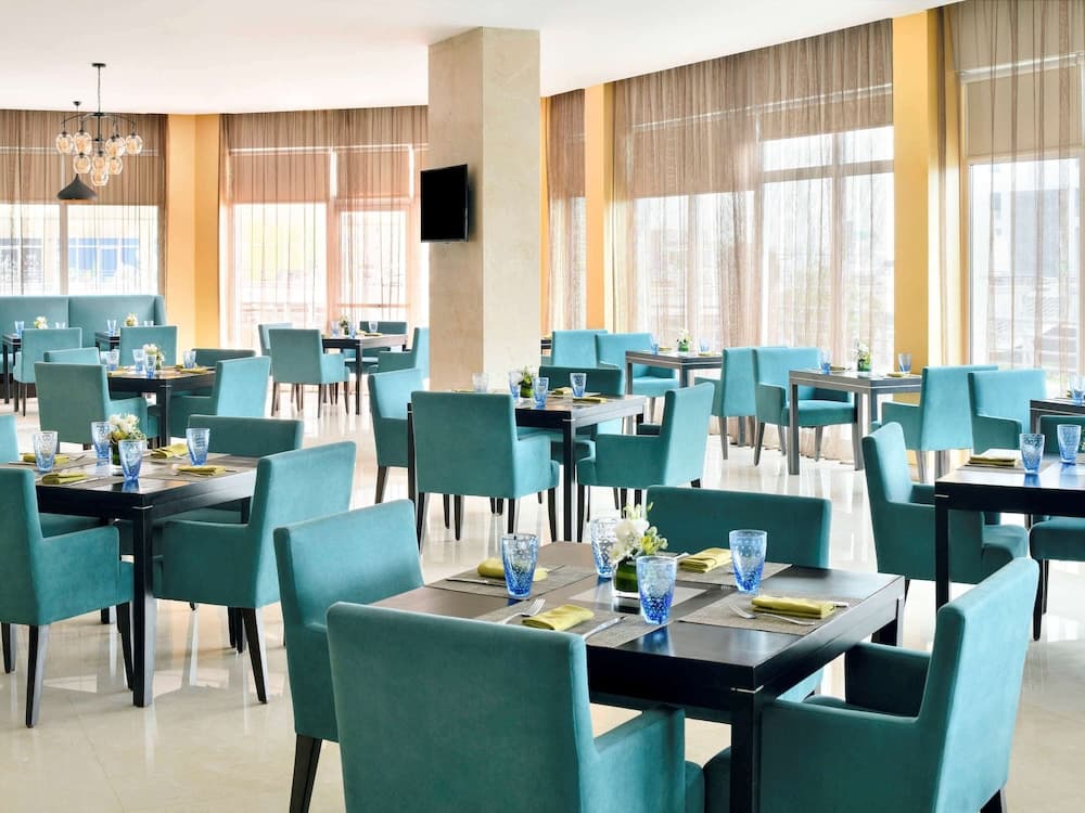 Mövenpick Hotel Jumeirah Lakes Towers