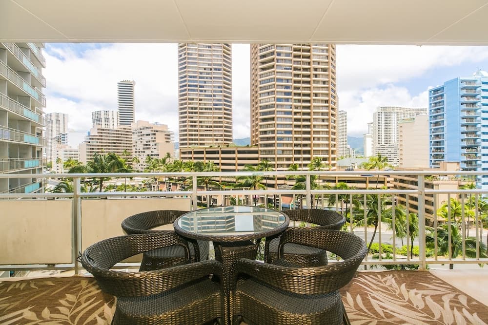 Ilikai Tower 1 Bedroom City View Condos with Private Lanai & Free Wifi!