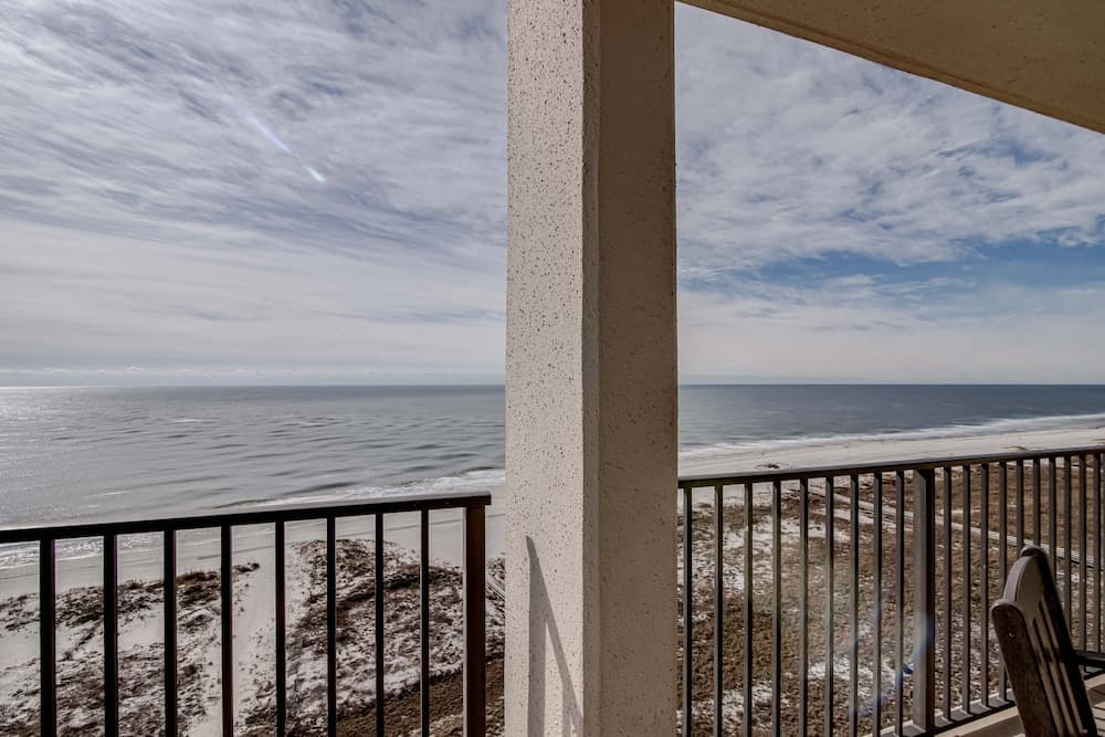 Phoenix Viii Unit 1406 3 Bedroom Condo by Redawning