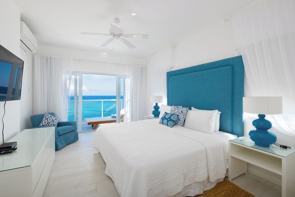 Blue-sky penthouse