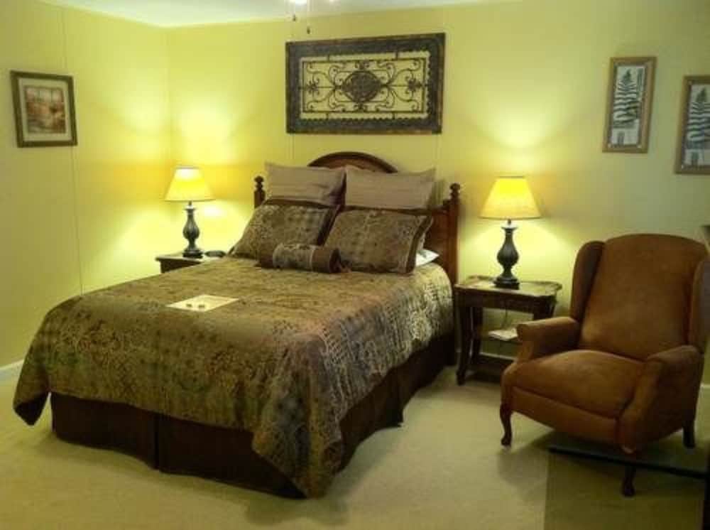 Brookside Mountain Mist Inn B&B