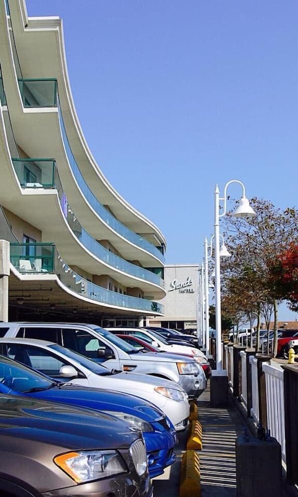Atlantic Sands Hotel & Conference Center