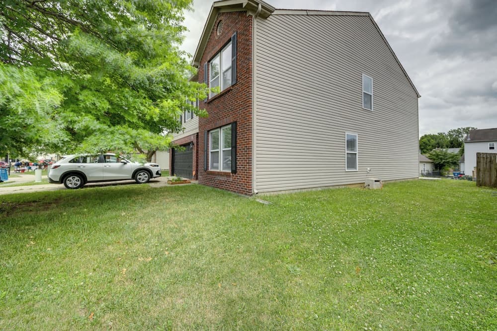 Camby Home w/ 3 Living Areas & Community Pool!