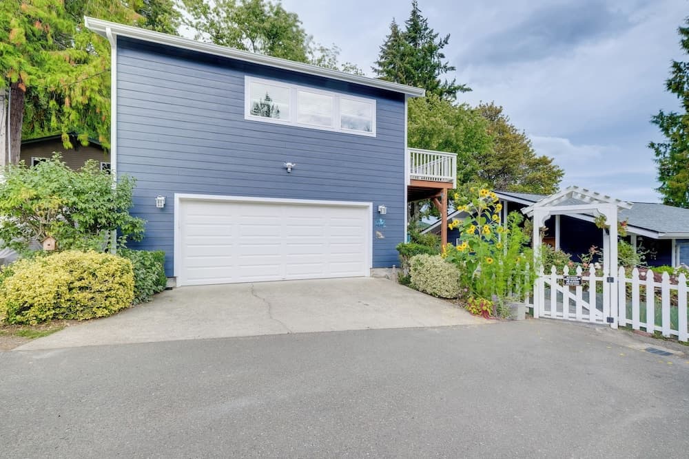 Bremerton Studio w/ Bay View: Beach Access!