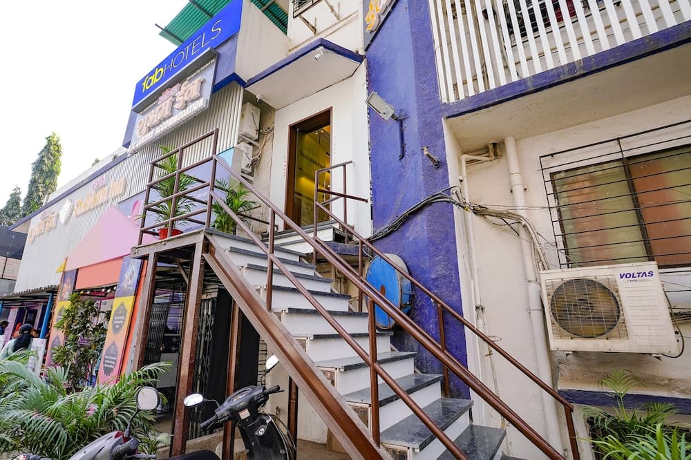 FabHotel Shubham Inn