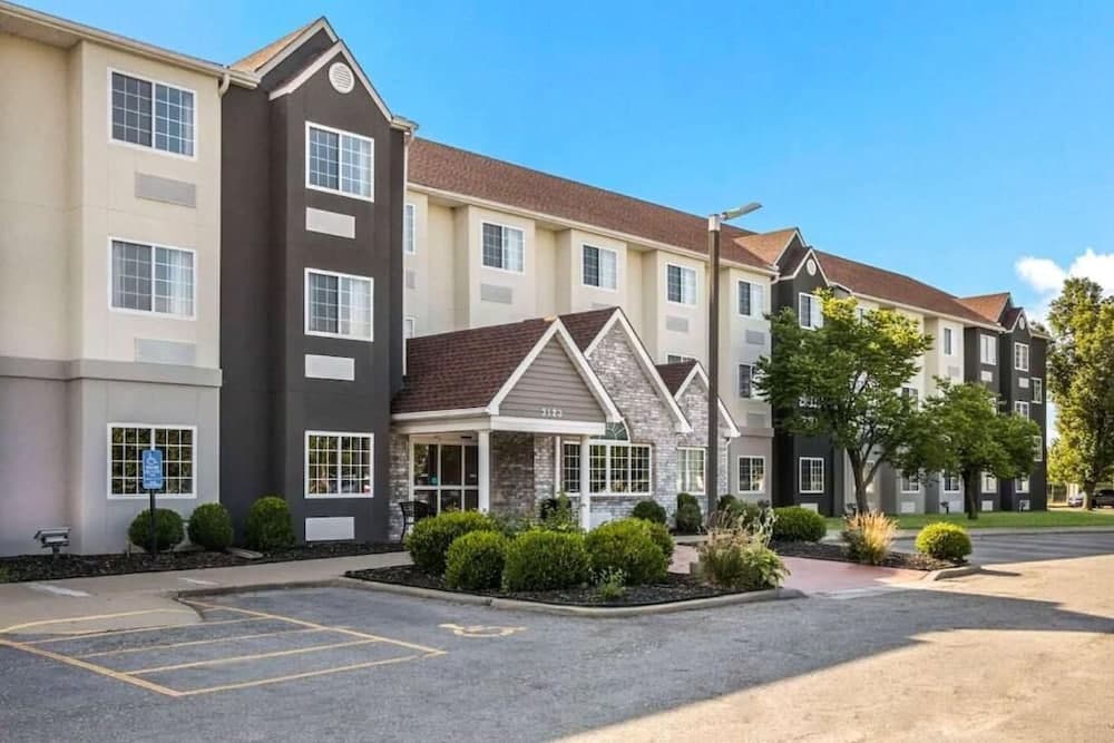 Sonesta Essential Hotels & Suites Kansas City/Blue Springs