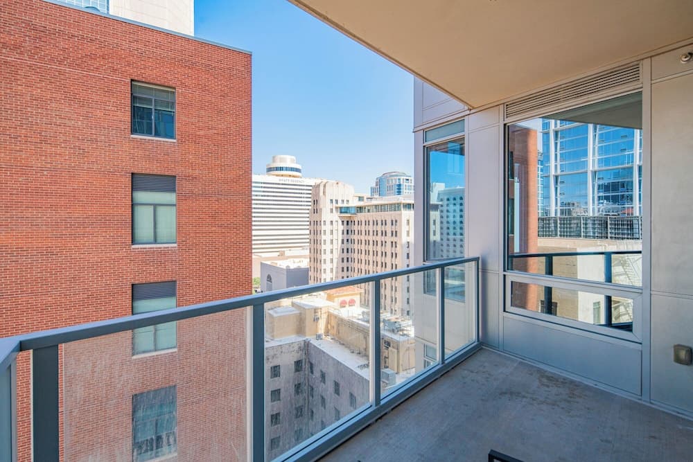 ROVE LIVING/KL - 44 Monroe