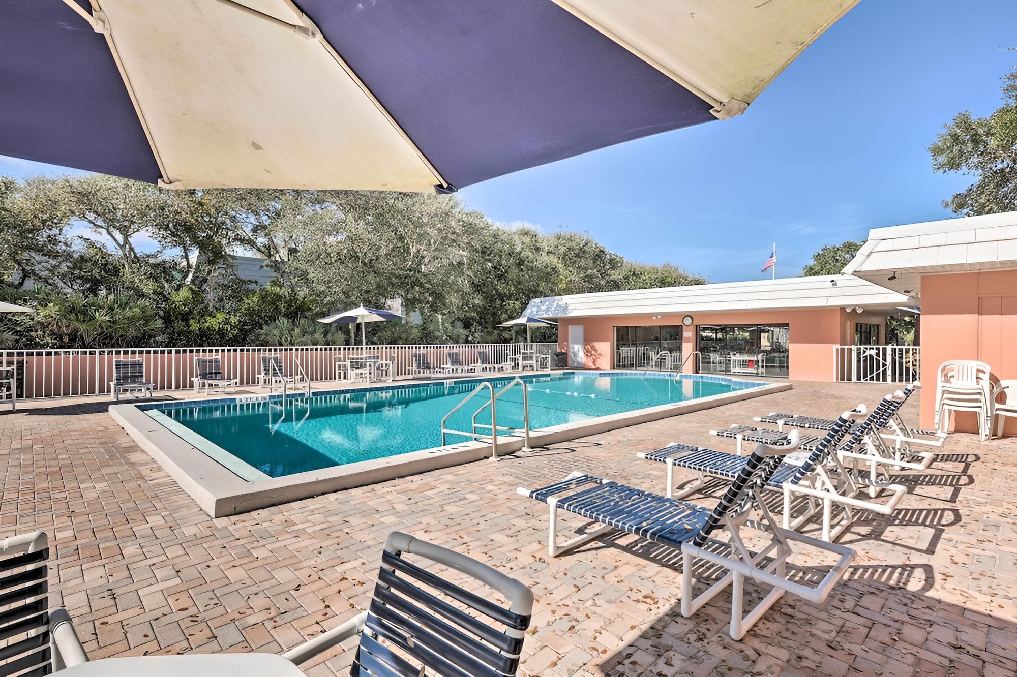 Condo w/ Amenities: Walk to New Smyrna Beach!