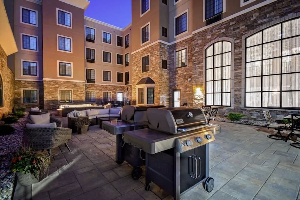 Staybridge Suites Southgate Detroit Area by IHG