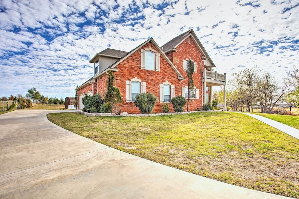 Spacious Oklahoma Country Estate on 2 Acres!