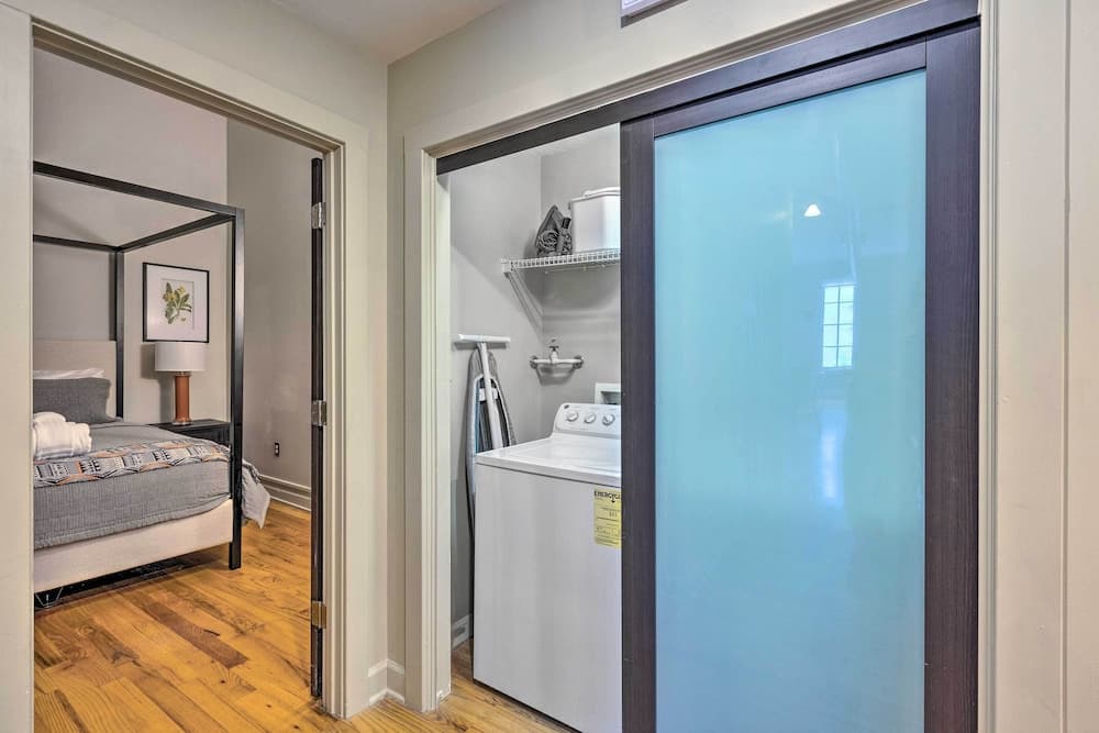 Bright Savannah Loft in Historic District!