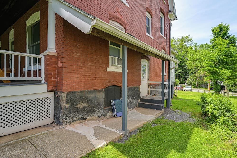 State College Apartment: Walk to Beaver Stadium!