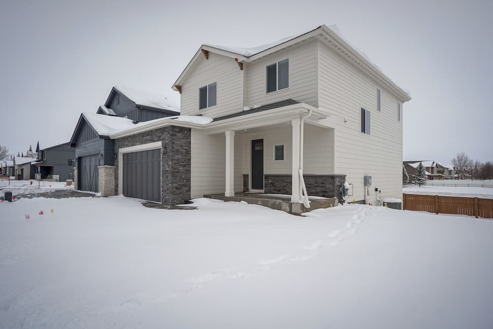 Family-friendly Townhome ~ 2 Mi to Windsor Lake!