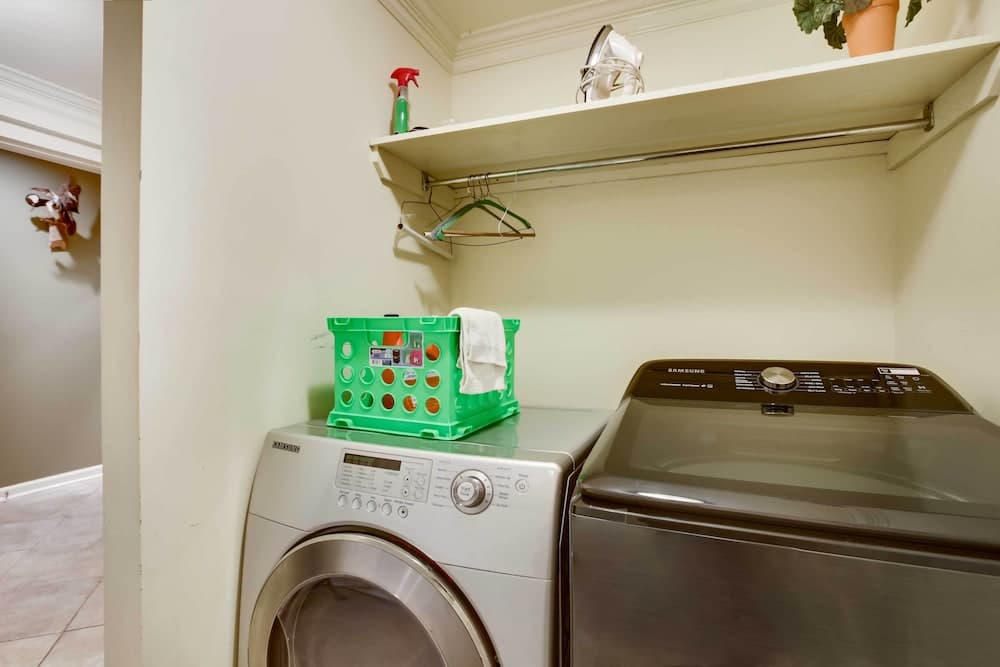 Chic Baton Rouge Apt ~ 3 Miles to LSU Campus!