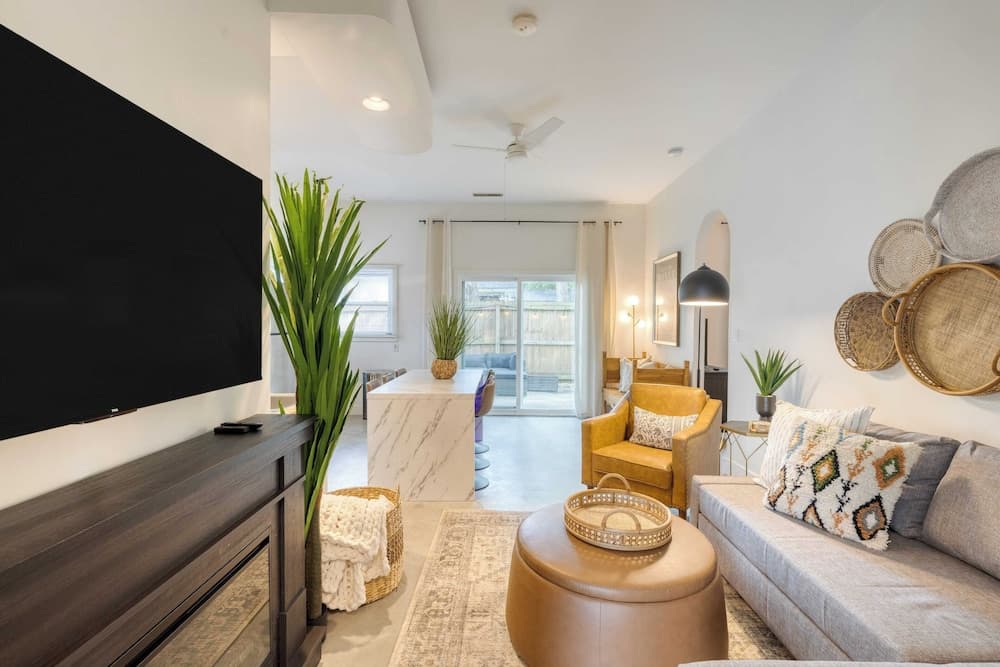 Arsenal Buyout by Avantstay 2 Homes Near Sullivans Island w/ Outdoor Dining