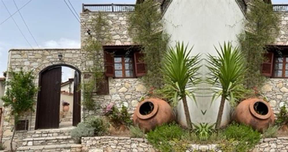 Juliet Suite Studio in Dhoros