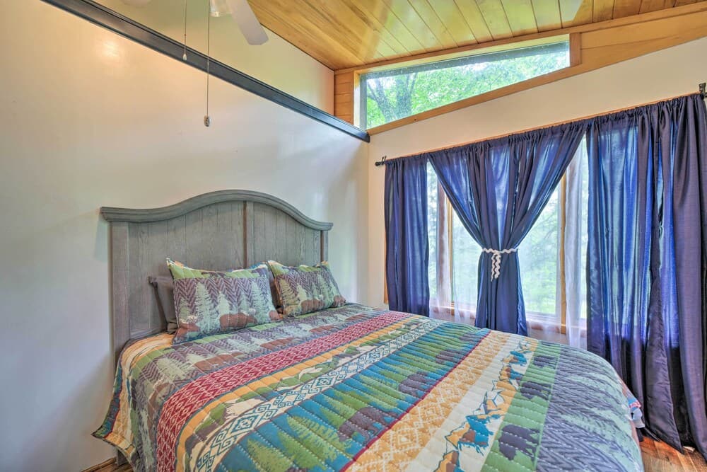 Secluded, Mountaintop Getaway w/ Fire Pit!