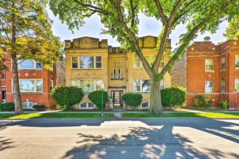 Historic Oak Park Apartment ~ 8 Mi to Downtown