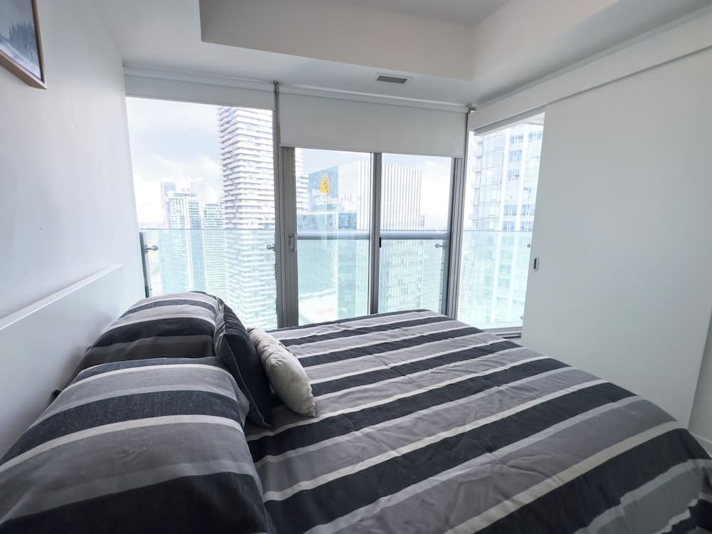 Comfy Suites Rogers Centre Free Parking
