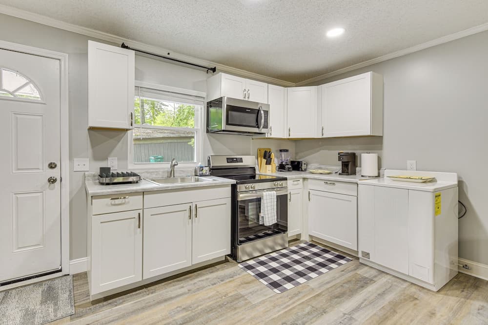Private Deck & Yard: Home 3 Mi to Dtwn Sanford!