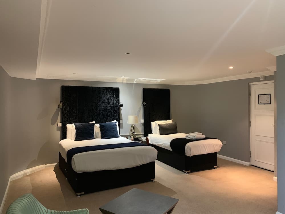Barons Court Hotel