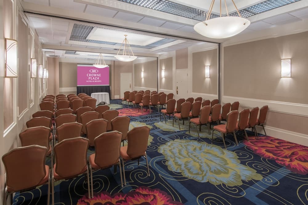 Crowne Plaza Virginia Beach Town Center by IHG