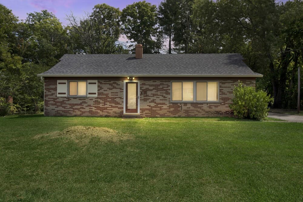 Cozy Retreat In Cincinnati 3 Bedroom Home by RedAwning
