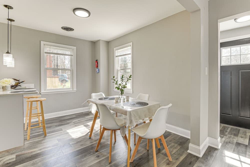 4 Mi to Universities: Quaint Parkville Apartment!