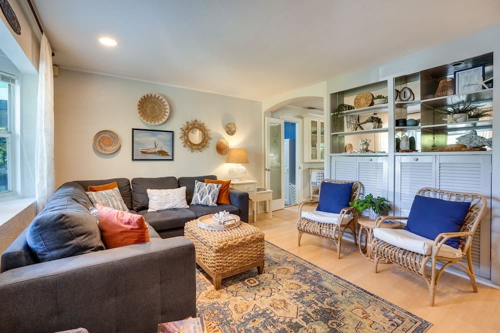 Dreamy Palm Harbor Cottage, Steps to Crystal Beach